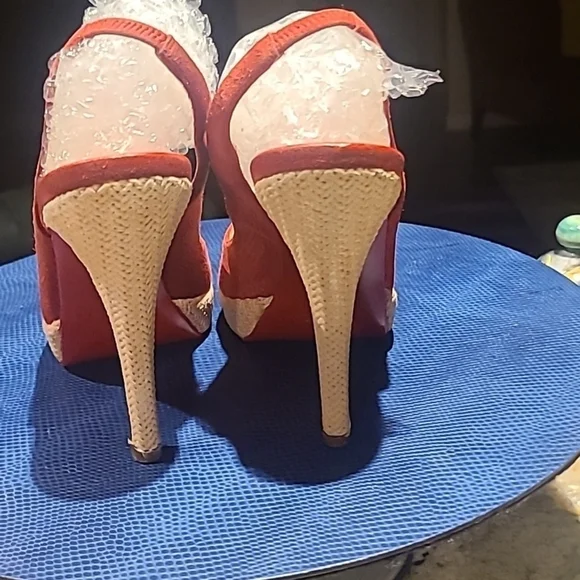 Christian Louboutin heels Sz 38.(#1387)red suede w/ 4.75" heel and 1" platform. - Picture 6 of 17